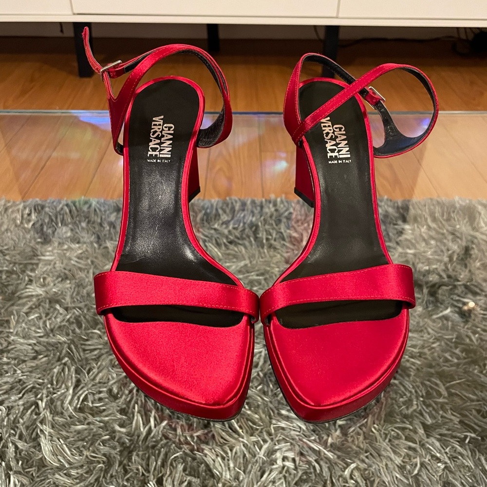 Versace shoes for women beautiful heels, like new, made in Italy size 6 1/2